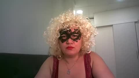 LindaXSmile online show from February 12, 2025, 11:20 pm