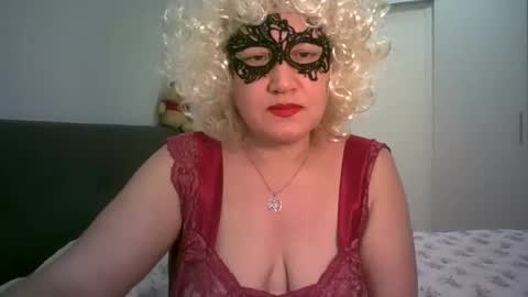 LindaXSmile online show from February 16, 2025, 10:10 pm