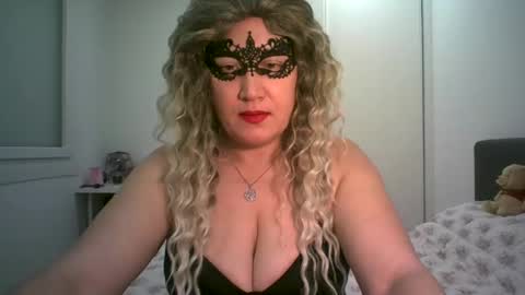 LindaXSmile online show from March 8, 2025, 6:47 pm
