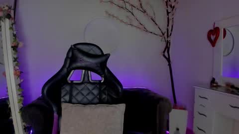 Lindsay    online show from January 12, 2026, 9:20 pm