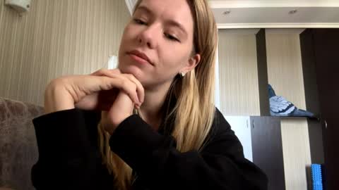 Snapshot of lindsaymoreno chatting on June 1, 2026, 7:43 am Scarlett online show from June 1, 2026, 7:43 am