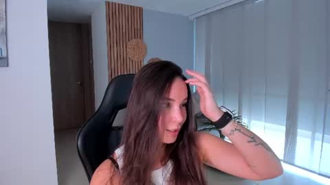 Snapshot of lindseyhallx chatting on August 7, 2026, 9:17 pm call me annie online show from August 7, 2026, 9:17 pm