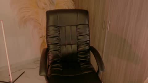 Lindsey Moss online show from March 10, 2026, 12:15 am