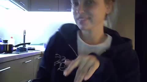 Anna online show from November 15, 2025, 2:02 pm