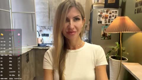 Snapshot of lindsyzinda chatting on February 15, 2026, 6:10 am Rita online show from February 15, 2026, 6:10 am