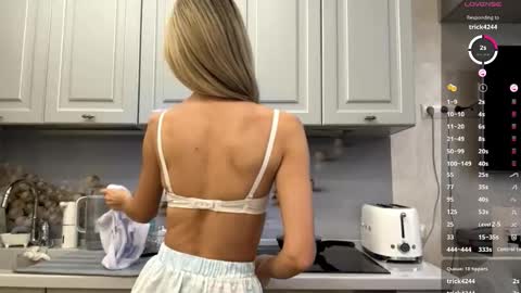 Snapshot of lindsyzinda chatting on February 16, 2026, 6:09 am Rita online show from February 16, 2026, 6:09 am