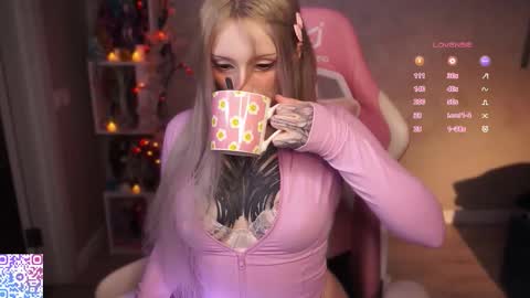 Snapshot of liniq chatting on December 17, 2025, 7:20 pm Lina online show from December 17, 2025, 7:20 pm