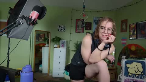 Snapshot of linzy19 chatting on February 20, 2025, 8:14 pm Linzy19 online show from February 20, 2025, 8:14 pm