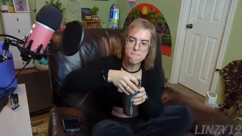 Snapshot of linzy19 chatting on February 24, 2025, 4:26 pm Linzy19 online show from February 24, 2025, 4:26 pm