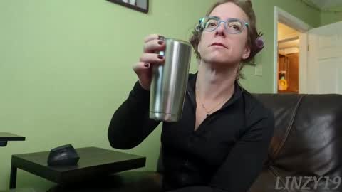 Linzy19 online show from December 3, 2025, 3:32 pm