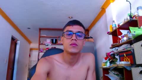 lion_grr online show from October 1, 2025, 2:23 pm