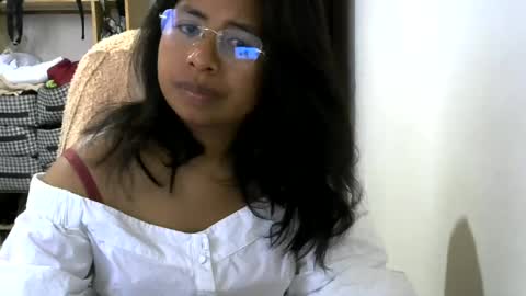 liora online show from July 7, 2026, 6:47 am