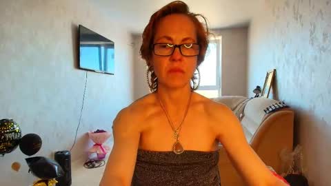 Liora Weiss online show from May 23, 2026, 9:24 am