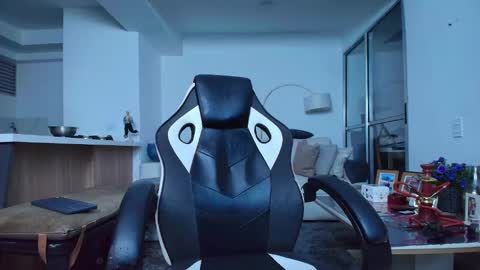 Lior Vante online show from February 22, 2026, 5:51 am