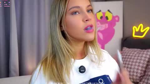 Amelia online show from November 19, 2025, 2:11 am