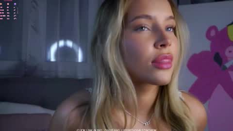 Snapshot of lipswithsmileonthem chatting on December 19, 2025, 1:12 am Amelia online show from December 19, 2025, 1:12 am