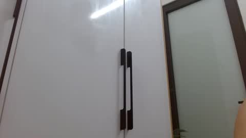 lisa_1011 online show from February 9, 2026, 10:25 pm