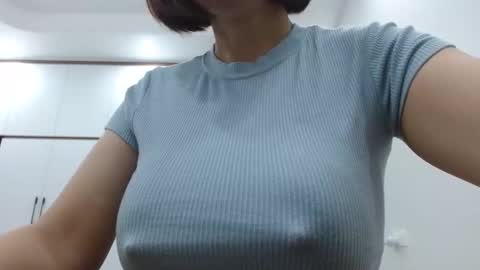 lisa_1011 online show from February 17, 2026, 10:27 pm