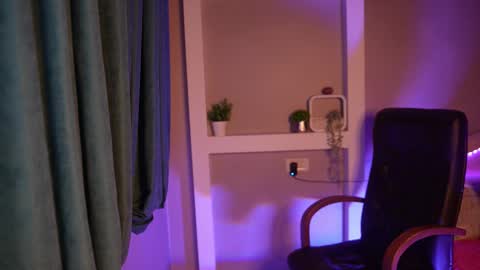 lisa_elfy online show from January 19, 2026, 3:27 pm