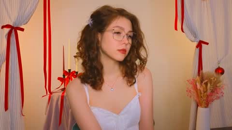 Snapshot of lisa_roses chatting on December 20, 2024, 1:47 am Lisa online show from December 20, 2024, 1:47 am