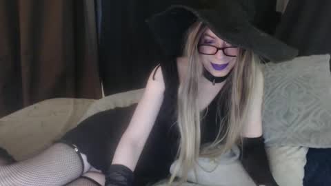 Snapshot of lisa_tyler chatting on January 26, 2025, 9:51 am Lisa Tyler online show from January 26, 2025, 9:51 am