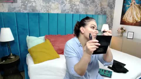 lisacroft online show from November 26, 2025, 8:04 am