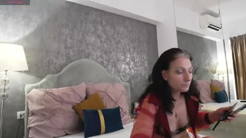 lisacroft online show from June 2, 2026, 6:37 am