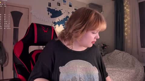 -Lisa- Help me to reach 100 thumbs up3 online show from December 7, 2024, 2:35 pm