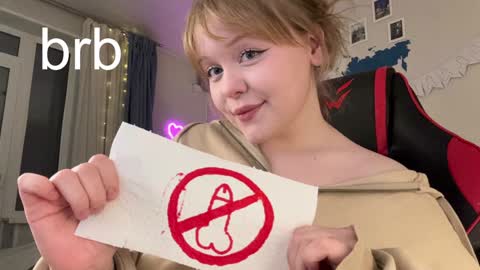 -Lisa- Help me to reach 100 thumbs up3 online show from January 19, 2025, 4:57 pm