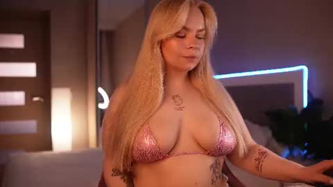Snapshot of lisalovesweet chatting on June 18, 2026, 7:19 am Lisa online show from June 18, 2026, 7:19 am