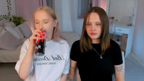 Snapshot of lisaluve chatting on April 3, 2026, 7:23 pm Lisa blonde Alisa brunette online show from April 3, 2026, 7:23 pm