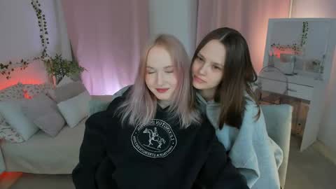 Snapshot of lisaluve chatting on April 18, 2026, 6:45 pm Lisa blonde Alisa brunette online show from April 18, 2026, 6:45 pm