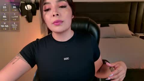 Snapshot of lisamonroex chatting on April 1, 2026, 7:44 pm L I S A online show from April 1, 2026, 7:44 pm