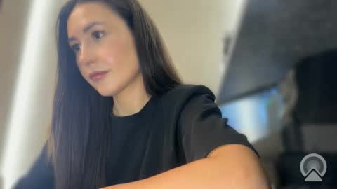 lisandriaaa online show from May 7, 2026, 10:53 am