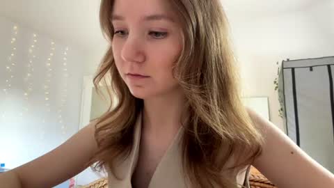 Snapshot of lisasmall chatting on June 17, 2026, 4:19 pm lisasmall online show from June 17, 2026, 4:19 pm