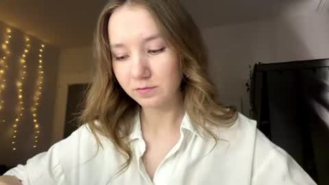 Snapshot of lisasmall chatting on June 19, 2026, 6:12 pm lisasmall online show from June 19, 2026, 6:12 pm
