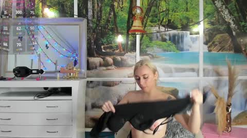 Lissa online show from December 12, 2024, 2:26 am