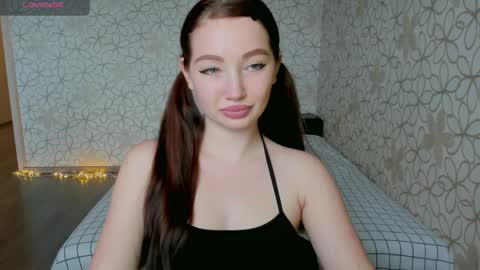 Snapshot of lissa_cristal_ chatting on June 8, 2026, 10:04 am lissa_cristal_ online show from June 8, 2026, 10:04 am