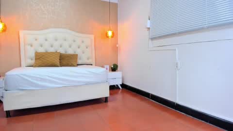 L I S S A  online show from February 13, 2025, 4:43 am