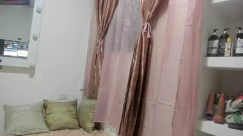 lissa_petitee online show from July 20, 2026, 2:04 am