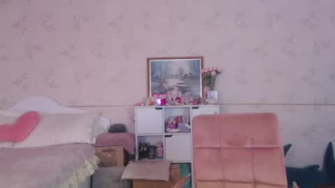 Snapshot of lissalucy chatting on April 13, 2026, 10:10 am Alice Dont forget to thumbs up its very important online show from April 13, 2026, 10:10 am