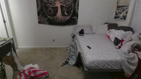 Peaches online show from October 31, 2025, 6:25 am