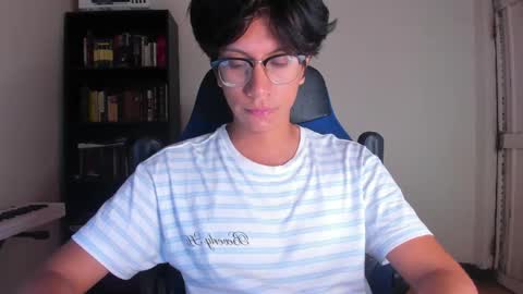 Snapshot of literateboy chatting on June 4, 2026, 1:44 am Literateboy online show from June 4, 2026, 1:44 am