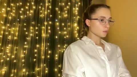 LUNA online show from November 20, 2025, 6:07 pm