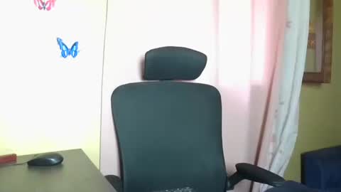 Snapshot of litlecarene chatting on December 5, 2025, 12:47 pm litlecarene online show from December 5, 2025, 12:47 pm