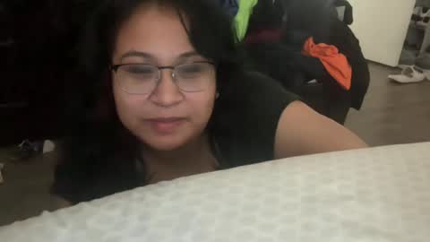Snapshot of littldeath chatting on June 17, 2026, 12:13 am littldeath online show from June 17, 2026, 12:13 am