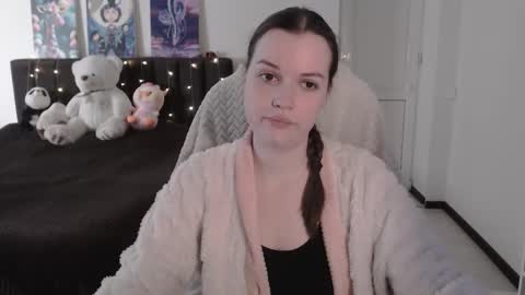 little__flowers online show from October 18, 2025, 8:04 am