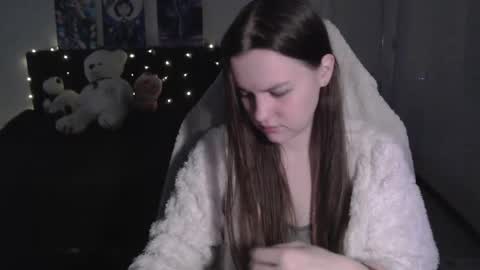 little__flowers online show from December 23, 2025, 8:45 am