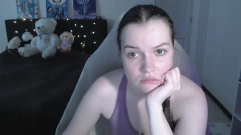 Snapshot of little__flowers chatting on April 19, 2026, 9:30 am little__flowers online show from April 19, 2026, 9:30 am
