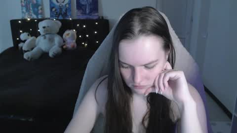 Snapshot of little__flowers chatting on April 30, 2026, 9:15 am little__flowers online show from April 30, 2026, 9:15 am